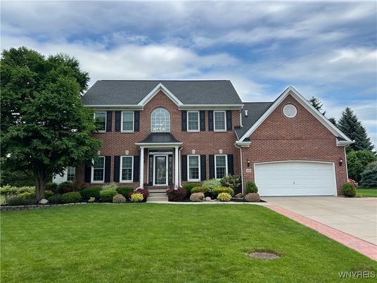 Attached, Exterior, Facade, Brick Facade, Georgian