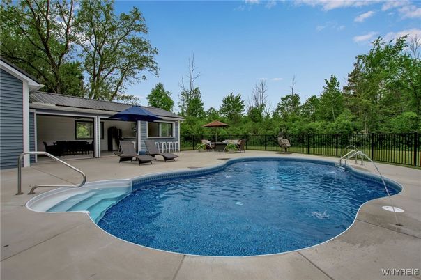 Exterior, Pool
