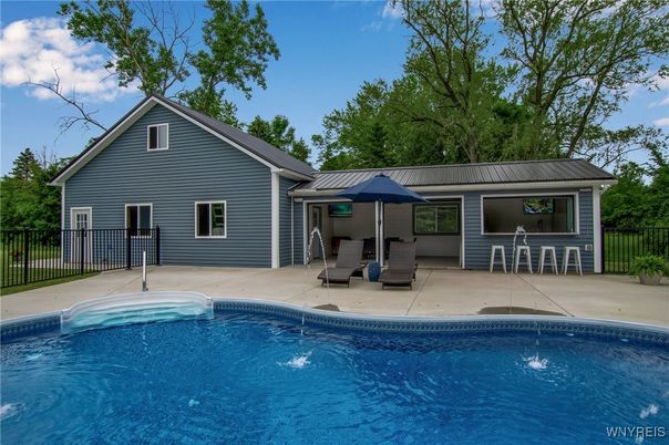 Exterior, Pool