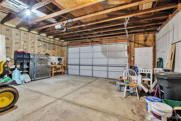 Garage, Interior, Wooden Beams