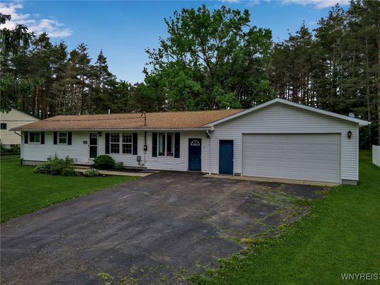 Attached, Exterior, Facade, Ranch
