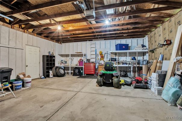 Garage, Interior, Wooden Beams