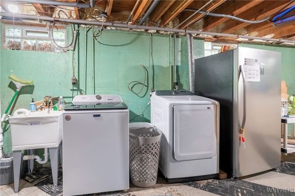 Interior, Washer, Wooden Beams