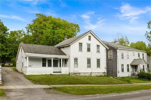 Exterior, Facade, Farmhouse