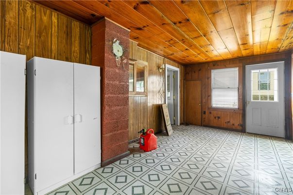 Empty room, Interior, Wooden Ceilings, Wooden Walls
