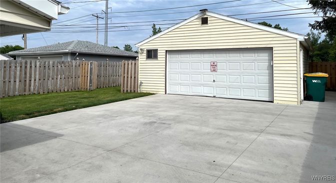 Detached Garage, Exterior