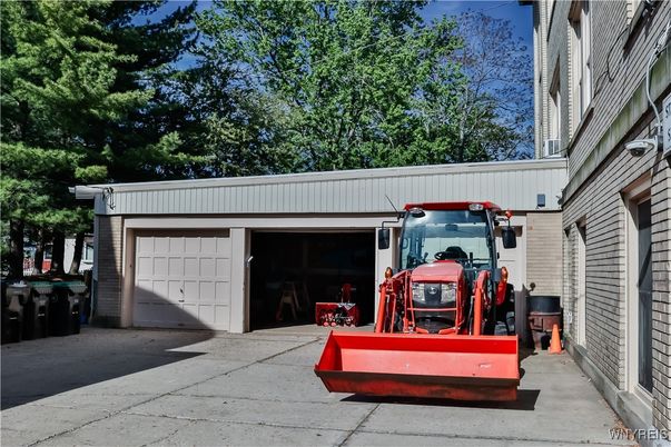 Detached Garage, Exterior