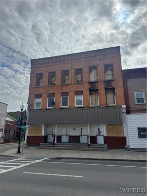 Exterior, Facade, Brick Facade, Rowhouse