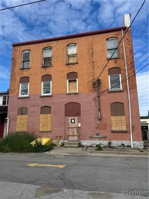 Exterior, Facade, Brick Facade, Rowhouse