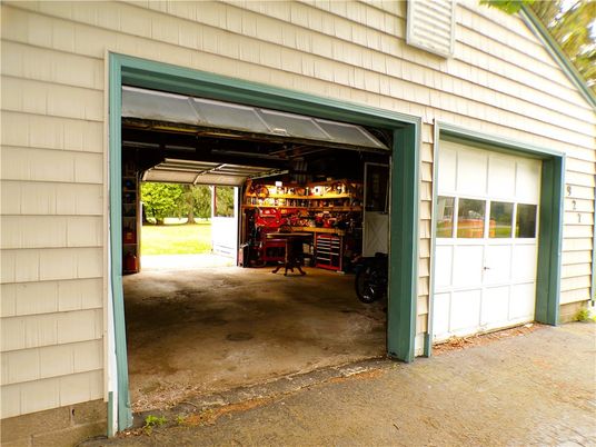 Detached Garage, Exterior