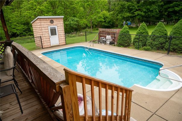 Exterior, Pool