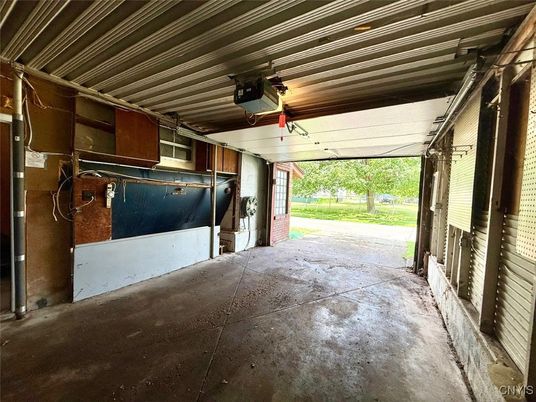 Garage, Interior