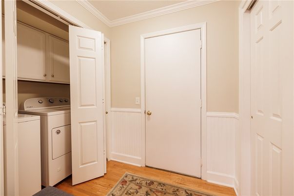 Interior, Utility Closets, Washer, Wood Texture Flooring