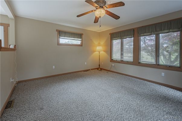 Empty room, Interior