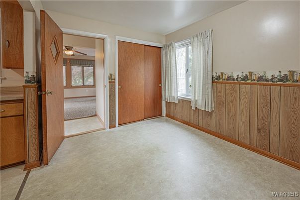 Empty room, Interior