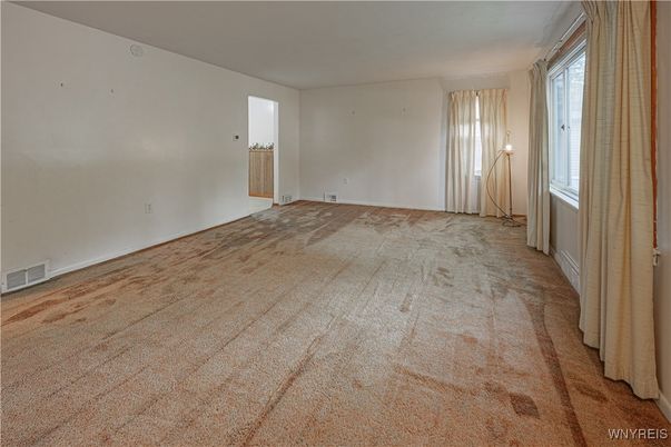 Empty room, Interior