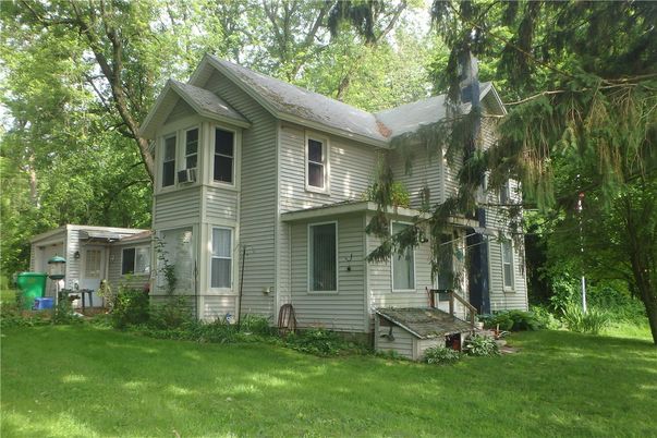 Backyard, Exterior, Facade, Queen Anne Victorian