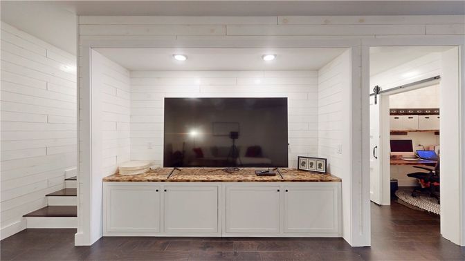Interior, Recessed Lighting, Wood Texture Flooring