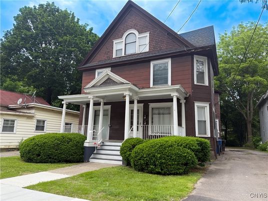 Exterior, Facade, Queen Anne Victorian