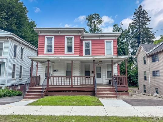 Exterior, Facade, American Foursquare