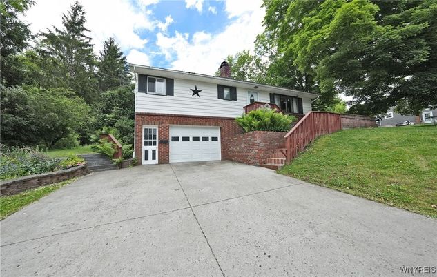 Attached, Exterior, Facade, Brick Facade, Raised Ranch