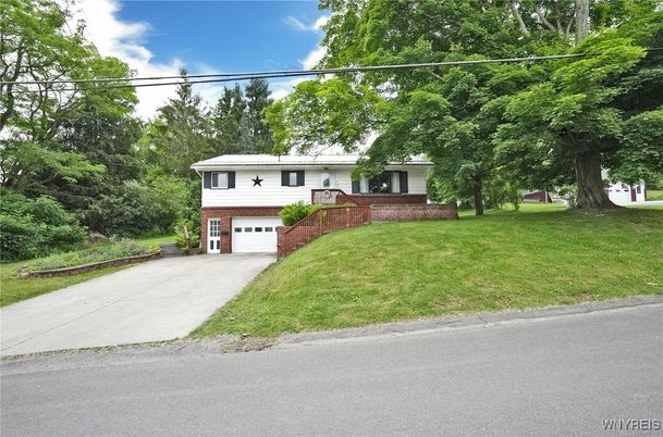 Attached, Exterior, Facade, Raised Ranch