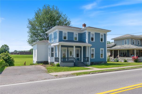 Exterior, Facade, American Foursquare