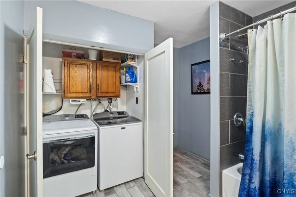 Interior, Utility Closets, Washer, Wood Texture Flooring