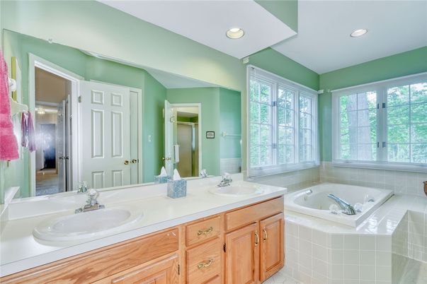 Bathroom, Dual Sink Vanities, Interior, Recessed Lighting