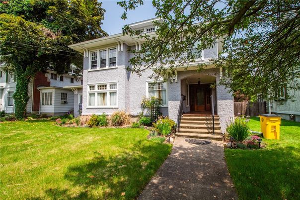 Exterior, Facade, American Foursquare