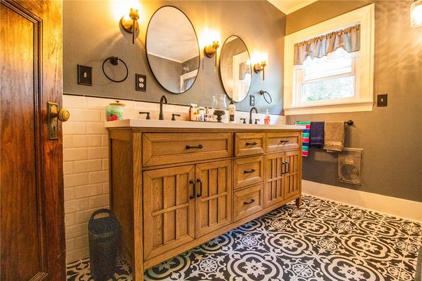 Bathroom, Dual Sink Vanities, Interior