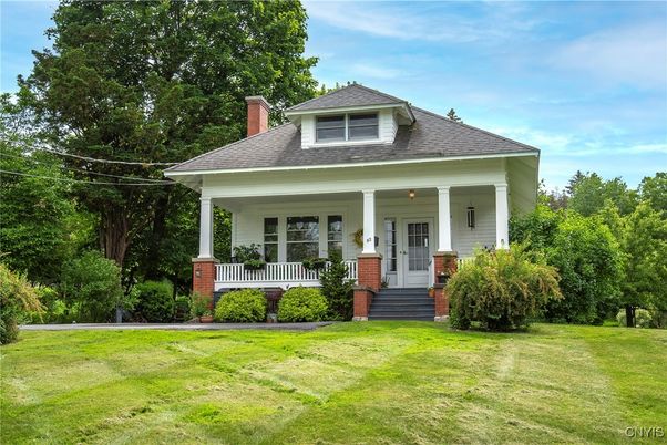 Exterior, Facade, American Foursquare