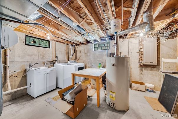 Interior, Washer, Wooden Beams