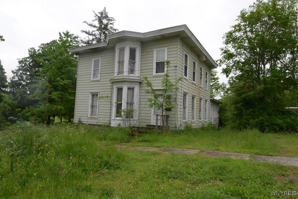 Backyard, Exterior, Facade, American Foursquare