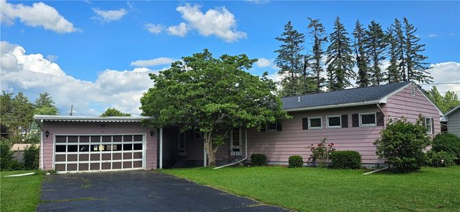 Attached, Exterior, Facade, Ranch