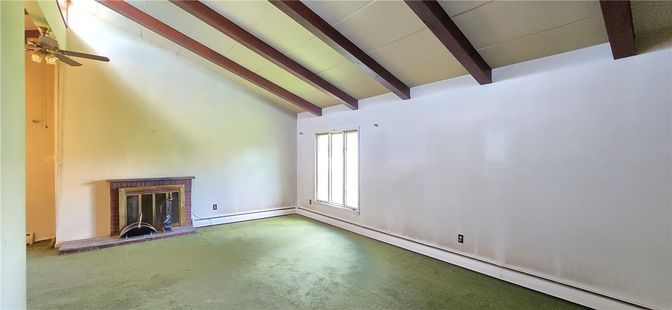 Empty room, Interior, Wooden Beams