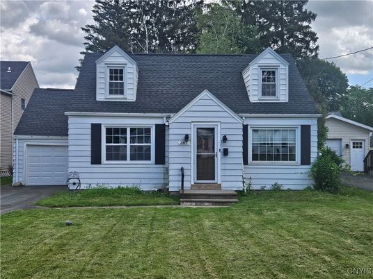 Attached, Exterior, Facade, Cape Cod