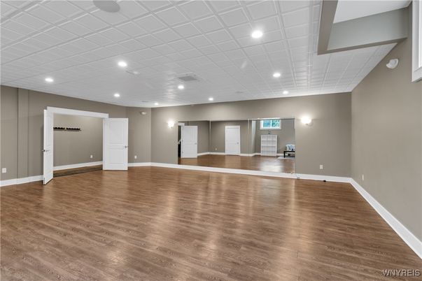 Empty room, Interior, Recessed Lighting, Wood Texture Flooring