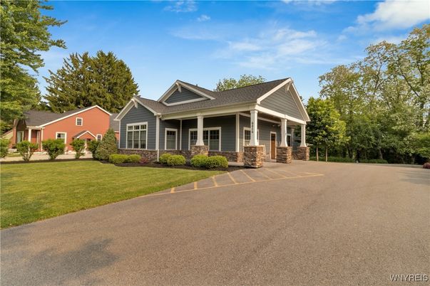 Exterior, Facade, Ranch