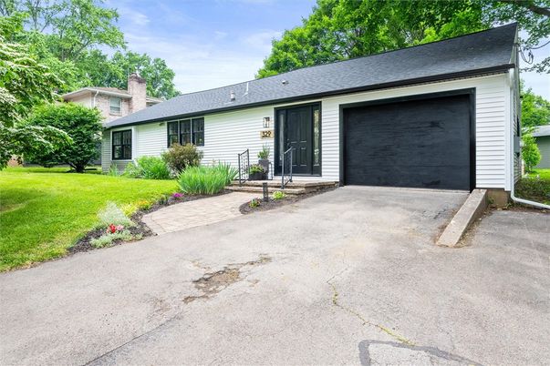 Attached, Exterior, Facade, Cape Cod