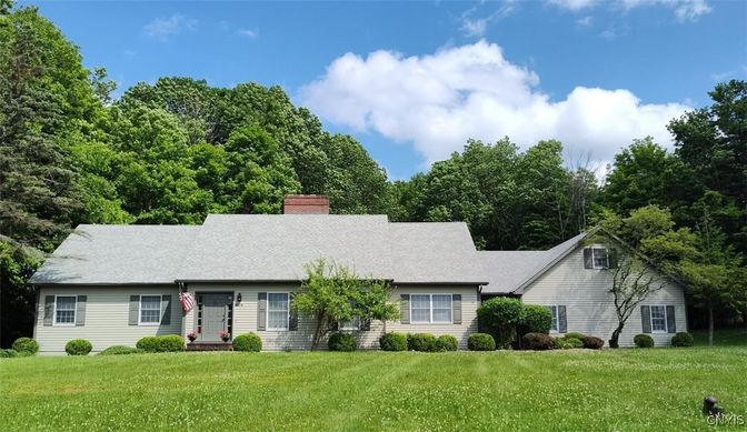 Backyard, Exterior, Facade, Cape Cod