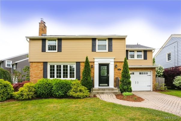 Attached, Exterior, Facade, Brick Facade, Split Level