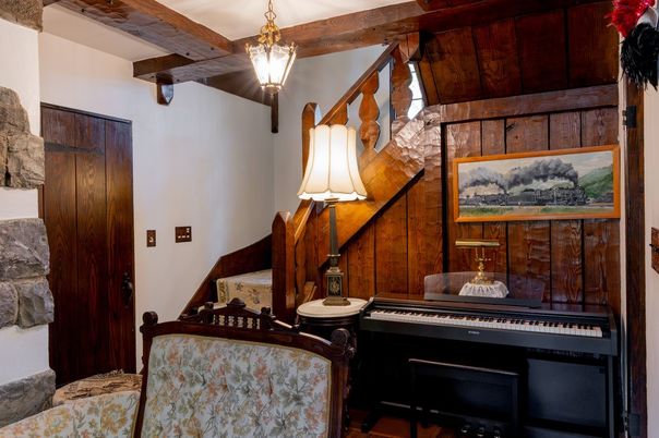 Interior, Piano, Wooden Beams