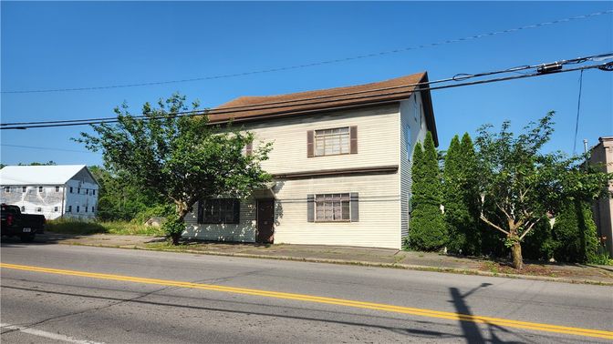 Exterior, Facade, American Foursquare