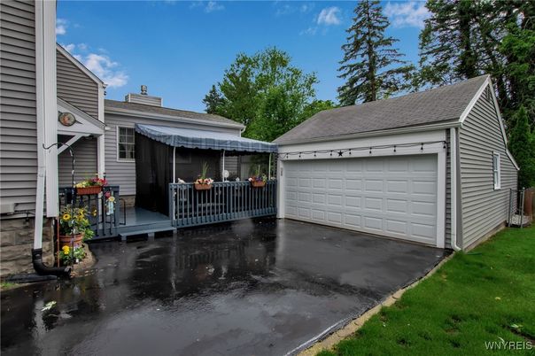 Detached Garage, Exterior