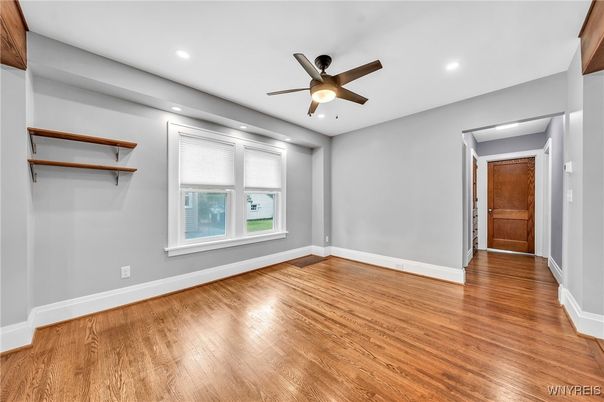 Empty room, Interior, Recessed Lighting, Wood Texture Flooring