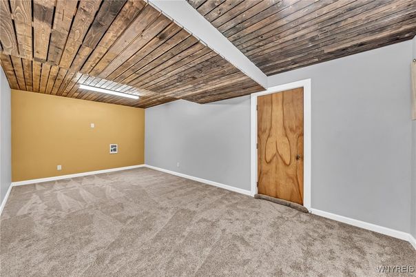 Empty room, Interior, Wooden Ceilings