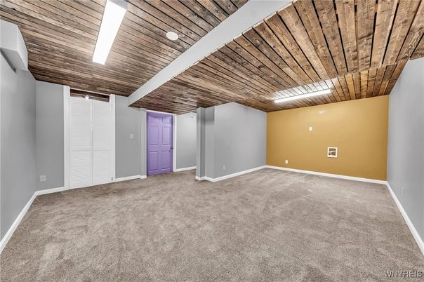 Empty room, Interior, Wooden Ceilings
