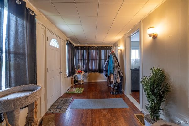 Interior, Walk-in Closets, Wood Texture Flooring
