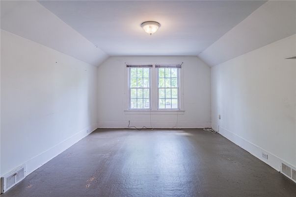 Empty room, Interior